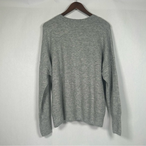 NWT Vince Camuto Light Grey Sweater with Red Heart - Picture 2 of 12